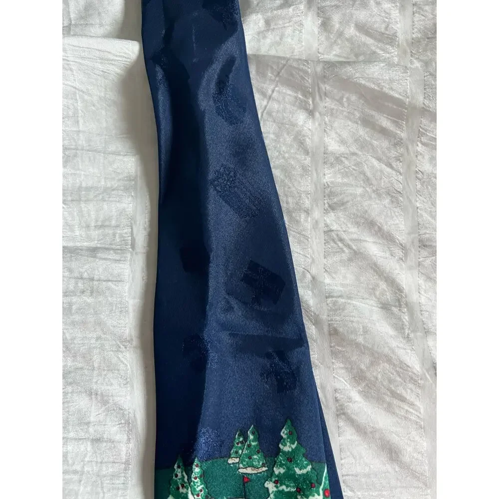 Hallmark Happy Holidays Necktie Golfing Santa